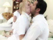 騎著兩隻雞巴進行跨種族狂歡性愛